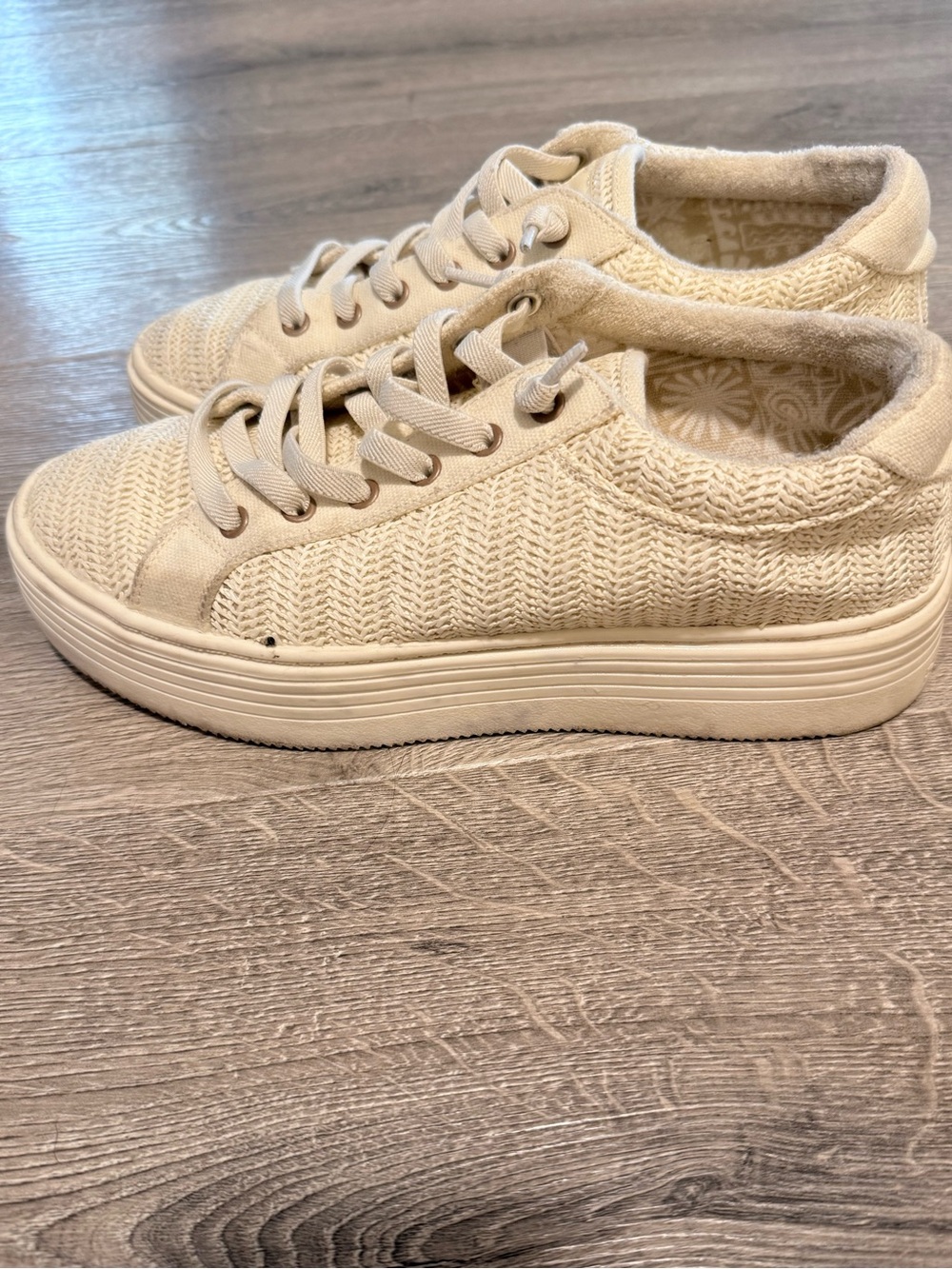 Roxy Women's Beige Woven Sneakers - Picture 2 of 7